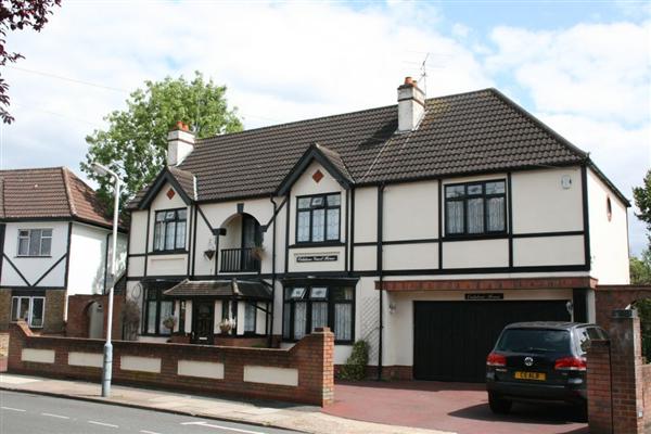 Detached House, 8 bedrooms