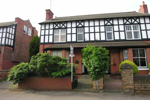 Semi-Detached House, 5 bedrooms, Freehold