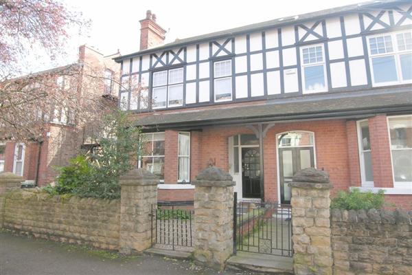 Semi-Detached House, 5 bedrooms, Freehold