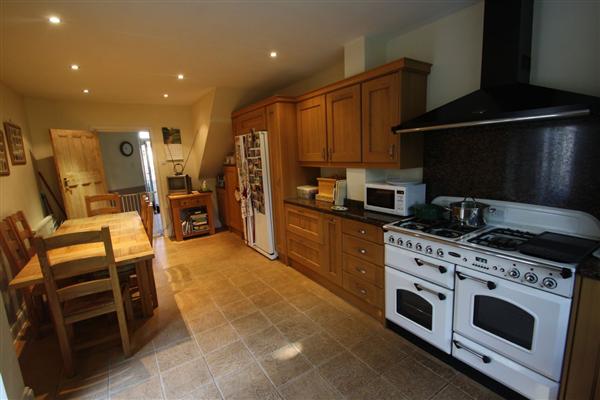 Semi-Detached House, 5 bedrooms