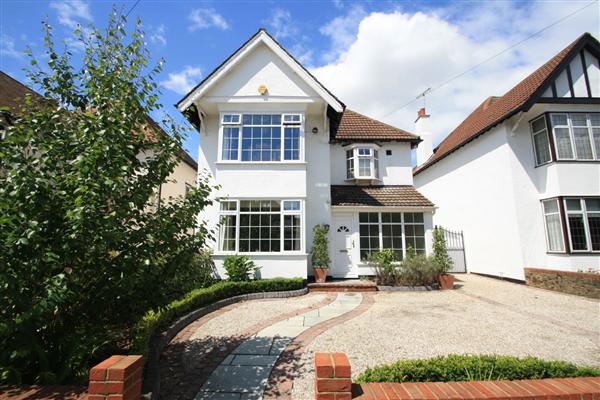 Guide Price £575,000 - £610,000