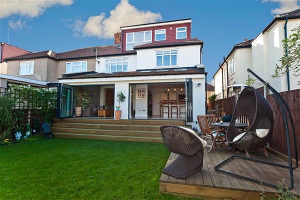 Semi-Detached House, 5 bedrooms