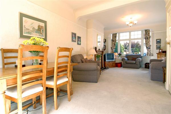 Mid-Terrace House, 4 bedrooms, Freehold