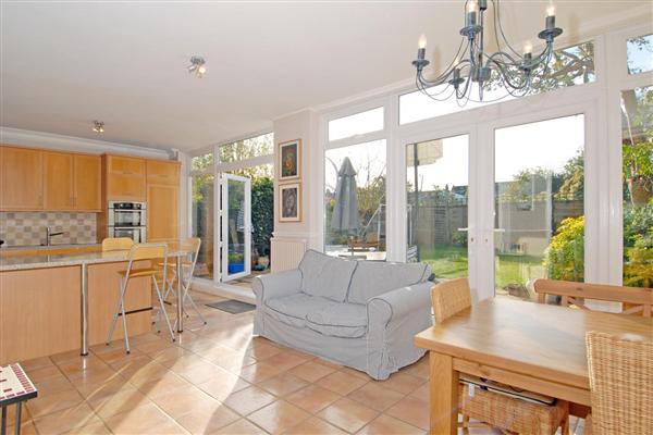 Semi-Detached House, 4 bedrooms, Freehold