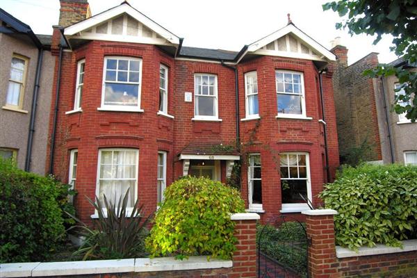Semi-Detached House, 5 bedrooms, Freehold