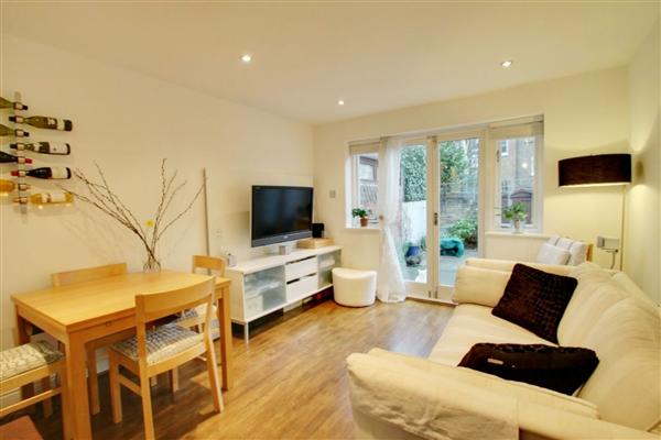 Mid-Terrace House, 3 bedrooms, Freehold