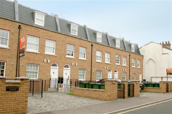 Charville Court, Central Greenwich