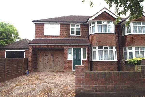 Semi-Detached House, 5 bedrooms