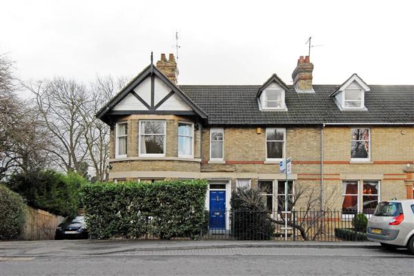 Semi-Detached House, 5 bedrooms, Freehold