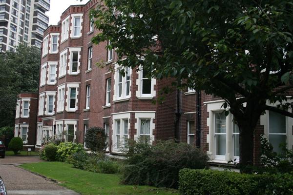 Flat / Apartment, 3 bedrooms, Share of Freehold
