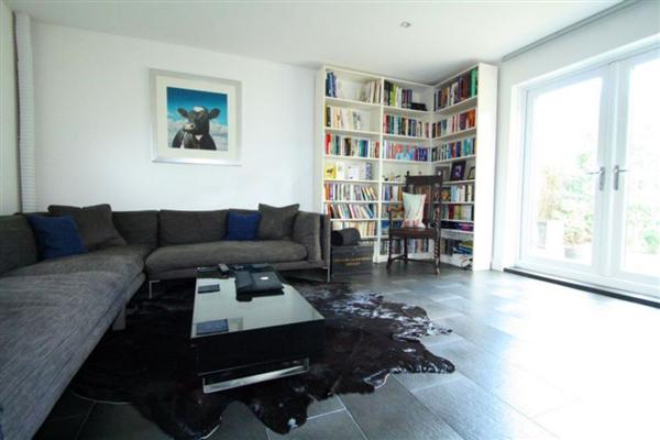 Mid-Terrace House, 3 bedrooms