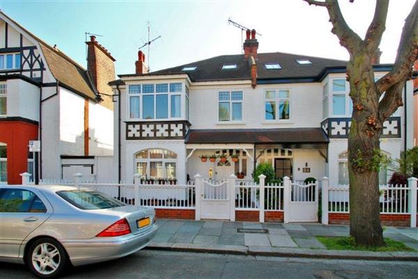 Abinger Road, W4