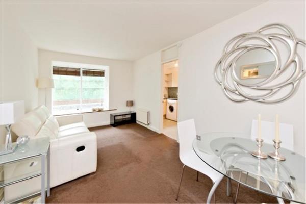 Clapham Common Southside, SW4