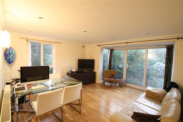 Flat / Apartment, 2 bedrooms, PartFurnished