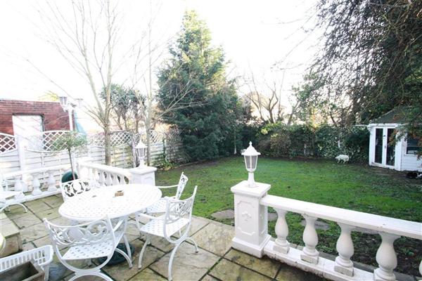 Heath Close, Ealing, W5