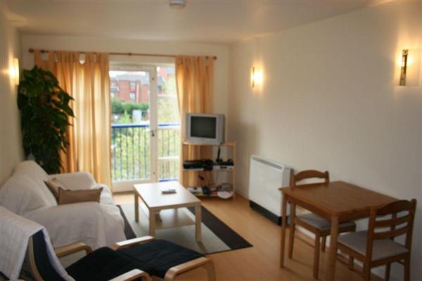 Flat / Apartment, 1 bedroom, PartFurnished