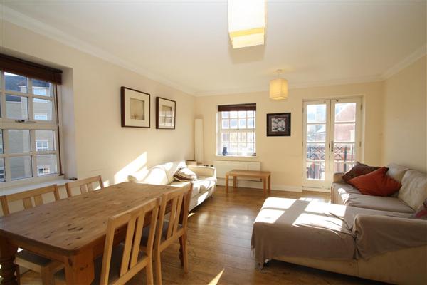 Flat / Apartment, 3 bedrooms