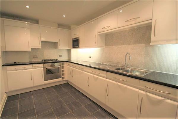 Flat / Apartment, 3 bedrooms