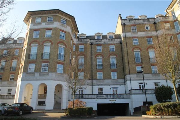 Flat / Apartment, 3 bedrooms, Unfurnished