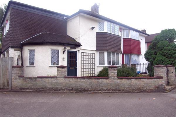 End-of-Terrace House, 4 bedrooms, Furnished