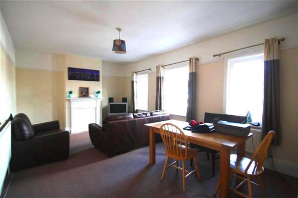 Flat / Apartment, 4 bedrooms