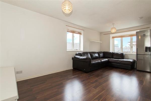 Riverside Close, E5