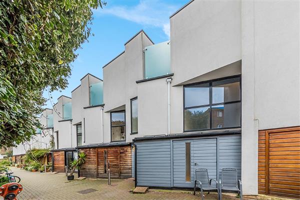 Brickfield Close E8