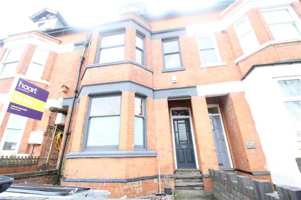 Mid-Terrace House, 4 bedrooms, Unfurnished