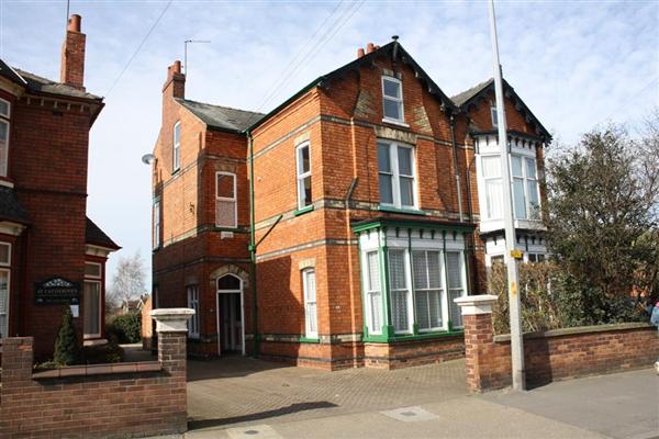 Mid-Terrace House, 7 bedrooms