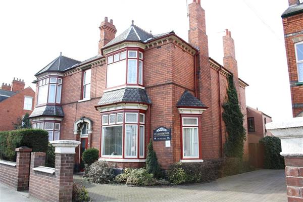 Mid-Terrace House, 8 bedrooms