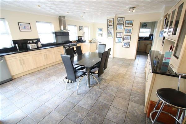Detached House, 5 bedrooms, PartFurnished