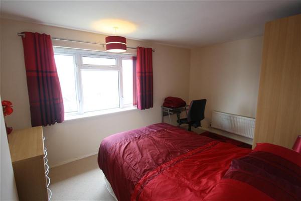 Flat / Apartment, 3 bedrooms, Unfurnished