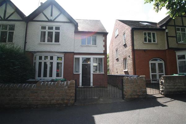 Mid-Terrace House, 5 bedrooms