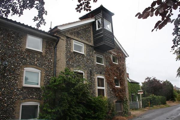 Mid-Terrace House, 4 bedrooms