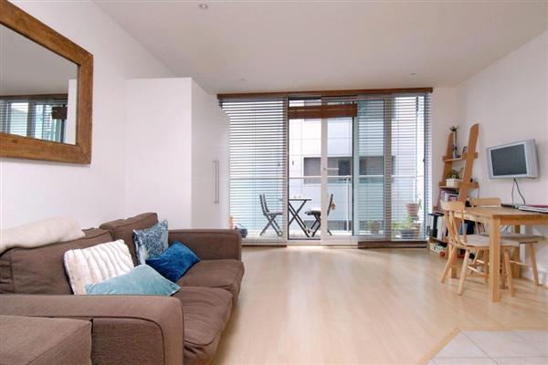 Flat / Apartment, Studio