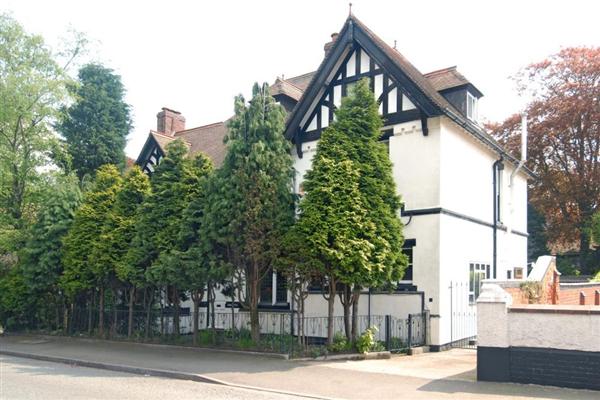 Detached House, 6 bedrooms, Freehold