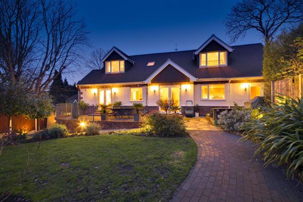 Detached House, 6 bedrooms, Freehold