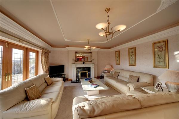Detached House, 6 bedrooms, Freehold
