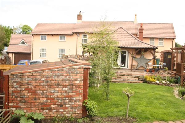 Detached House, 8 bedrooms