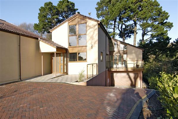 Detached House, 5 bedrooms, Freehold