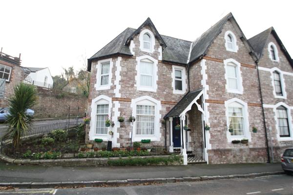 Semi-Detached House, 6 bedrooms