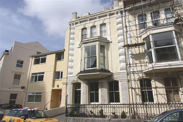 Mid-Terrace House, 20 bedrooms