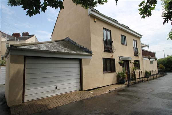 Detached House, 5 bedrooms